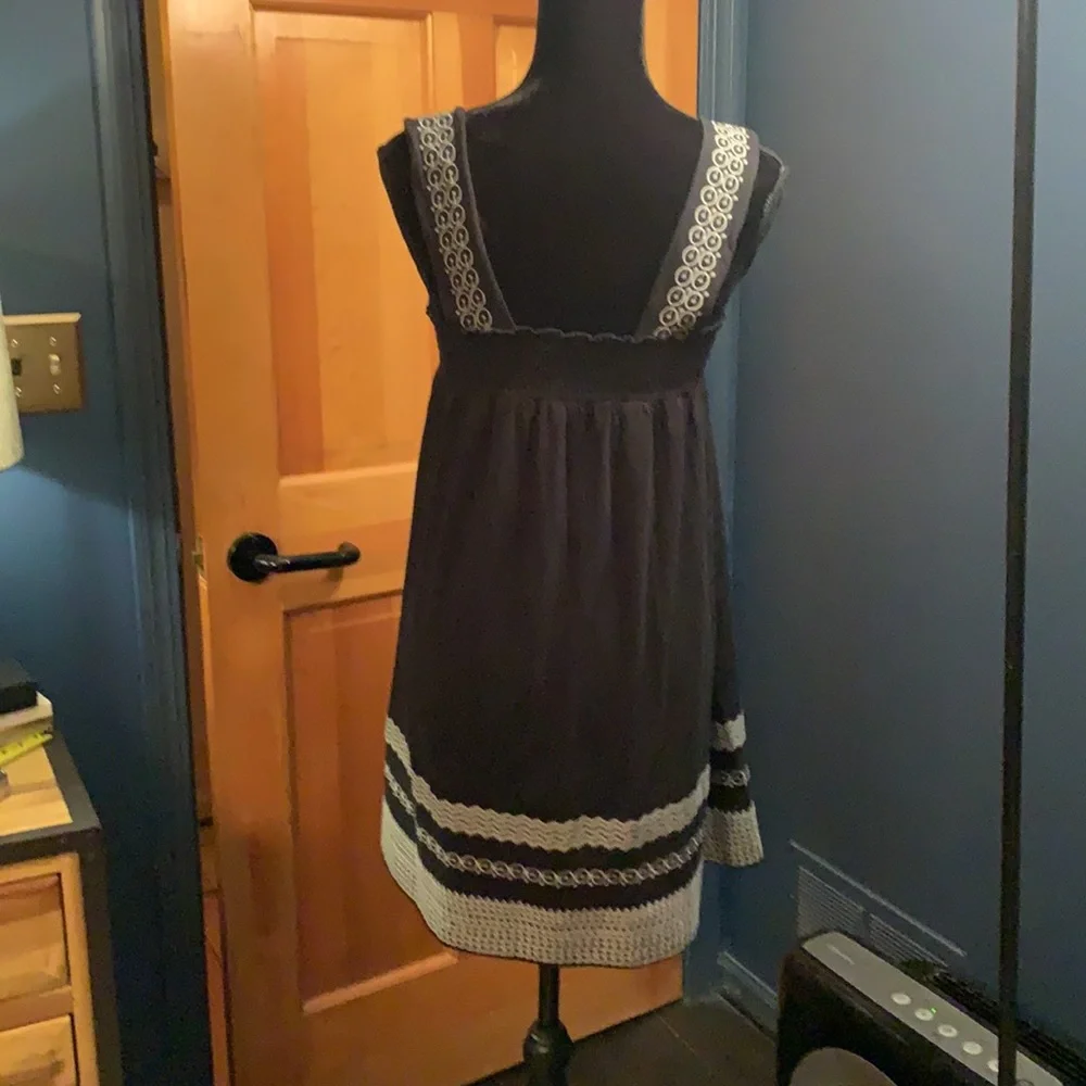 BCBG Black Dress with Ivory Embroidered Detail. - Picture 5 of 6